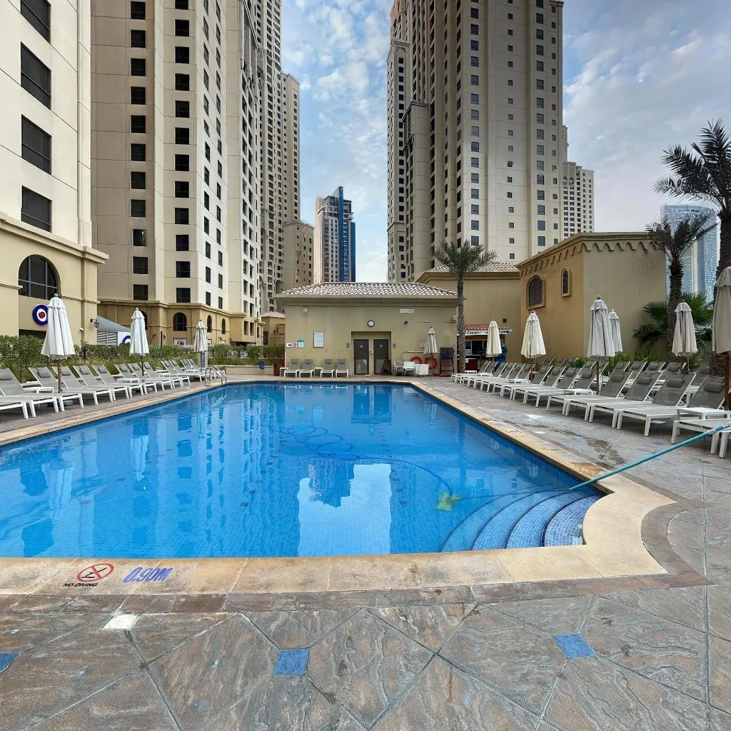 Immersive virtual tours of popular locations