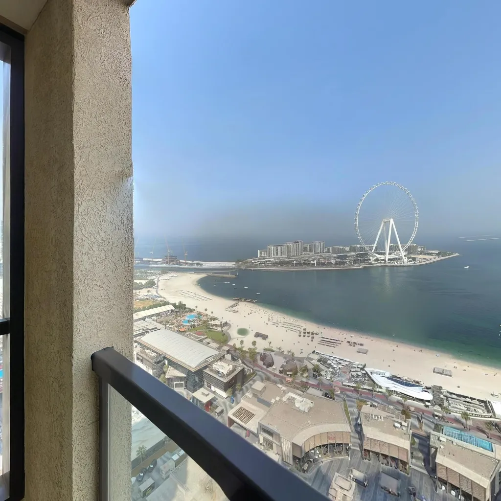 Immersive virtual tours of popular locations