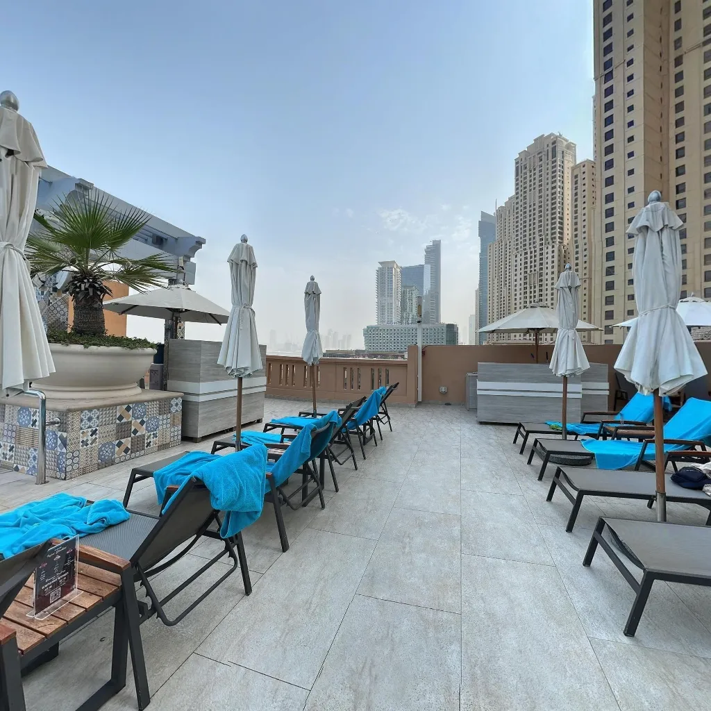 Immersive virtual tours of popular locations