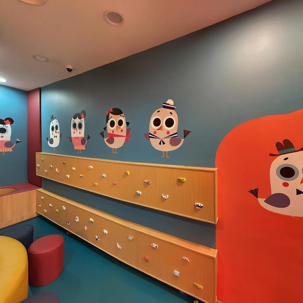 Immersive virtual tours of popular locations
