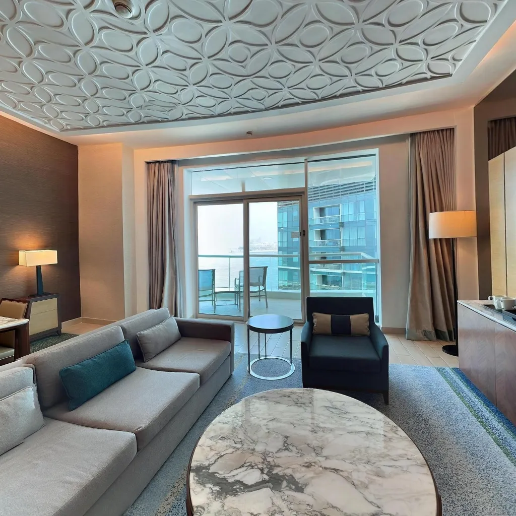 Immersive virtual tours of popular locations