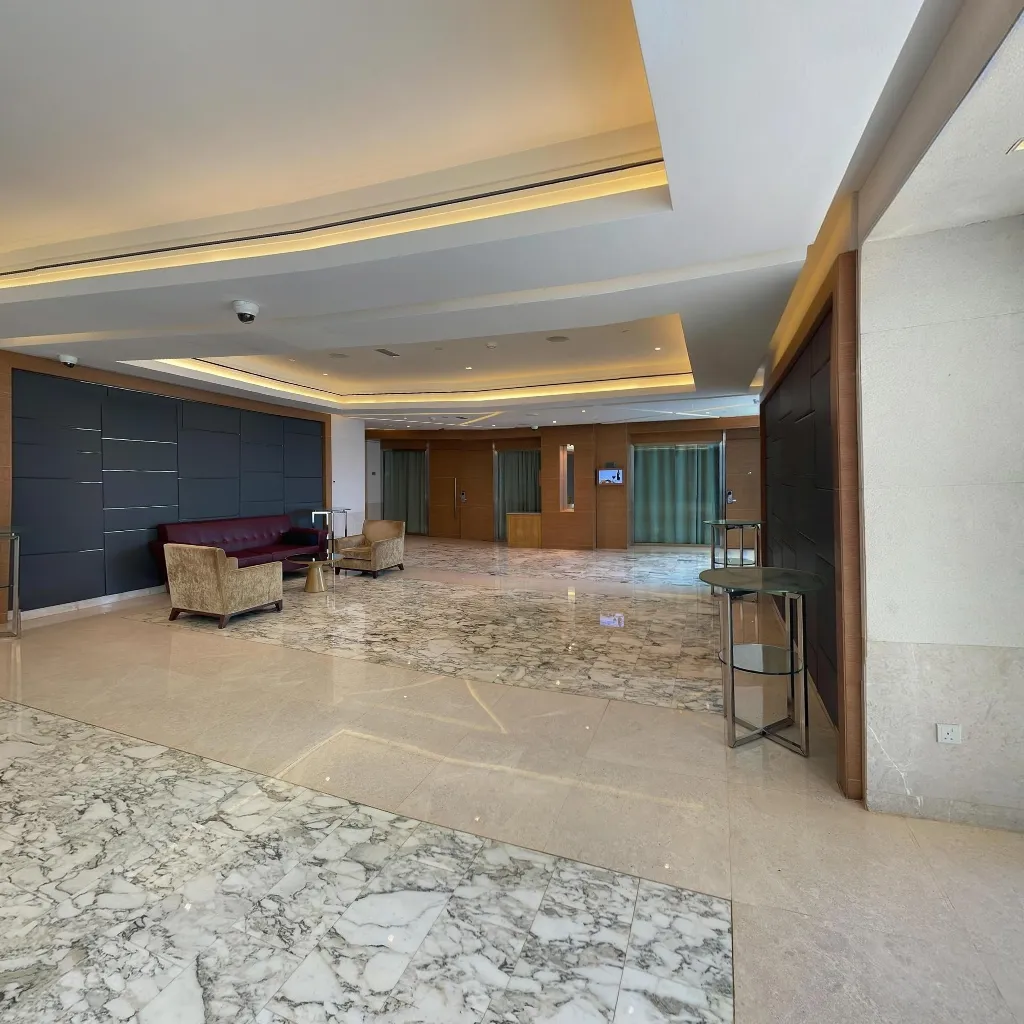 Immersive virtual tours of popular locations