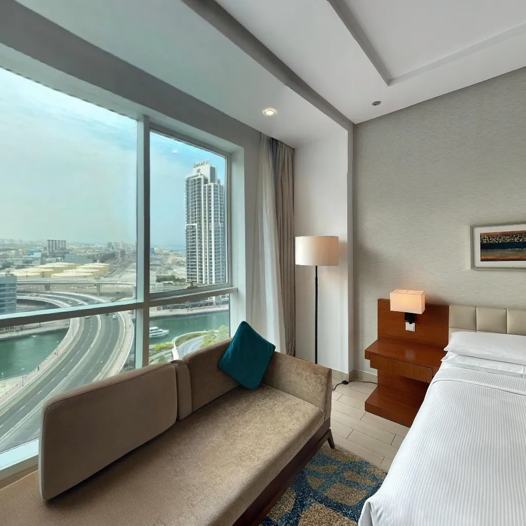 Immersive virtual tours of popular locations