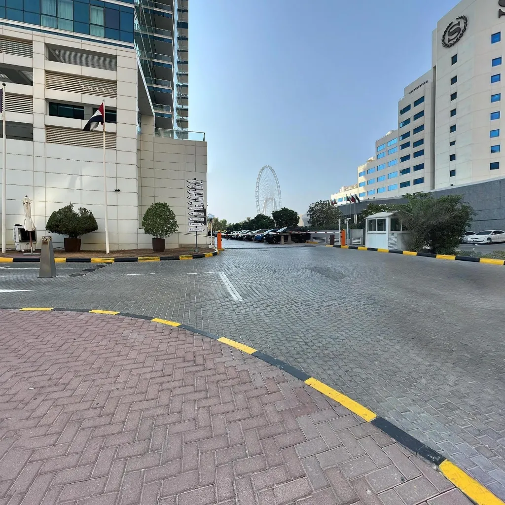 Immersive virtual tours of popular locations