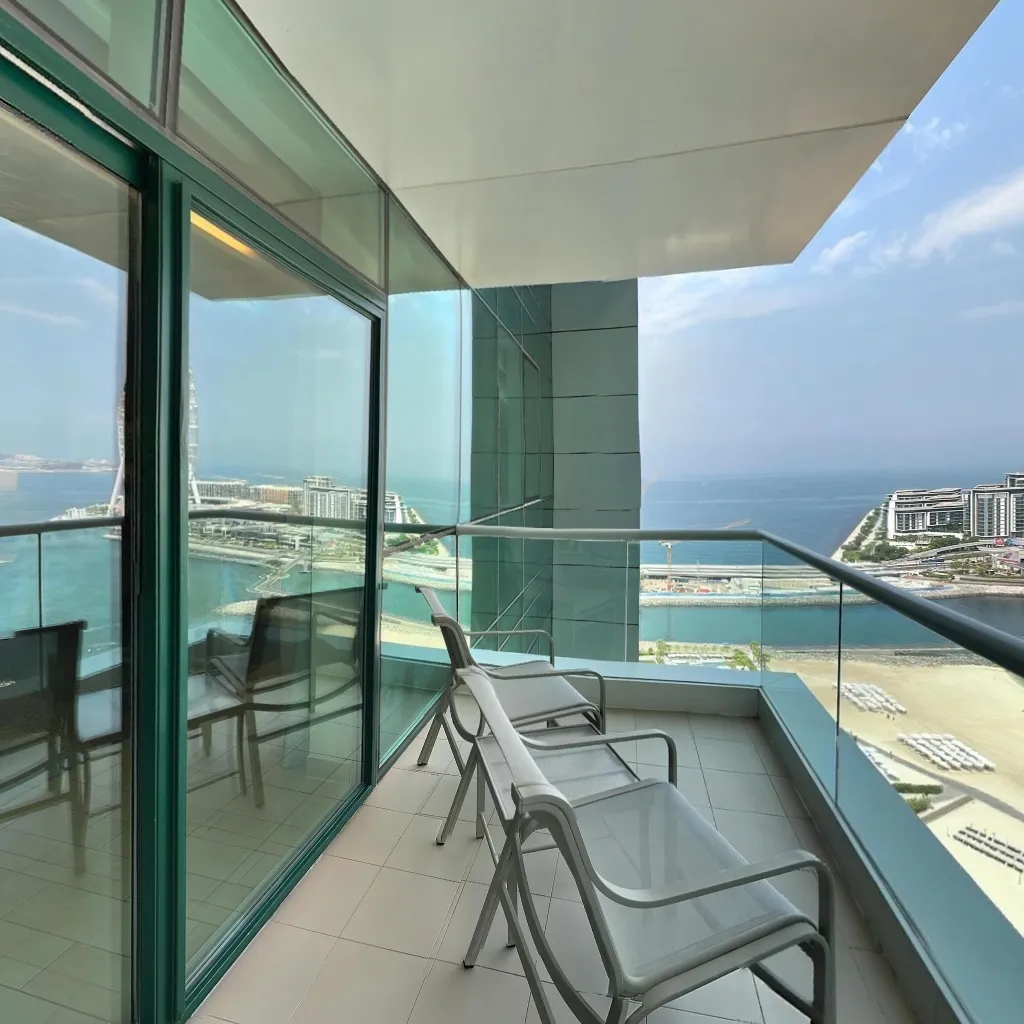 Immersive virtual tours of popular locations