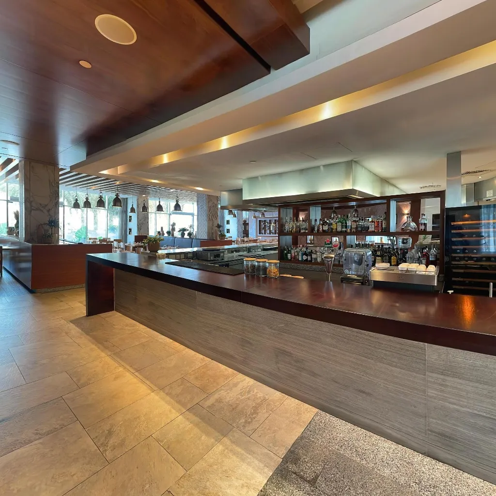 Immersive virtual tours of popular locations