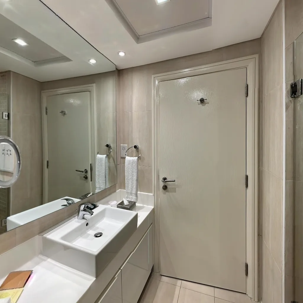 Immersive virtual tours of popular locations