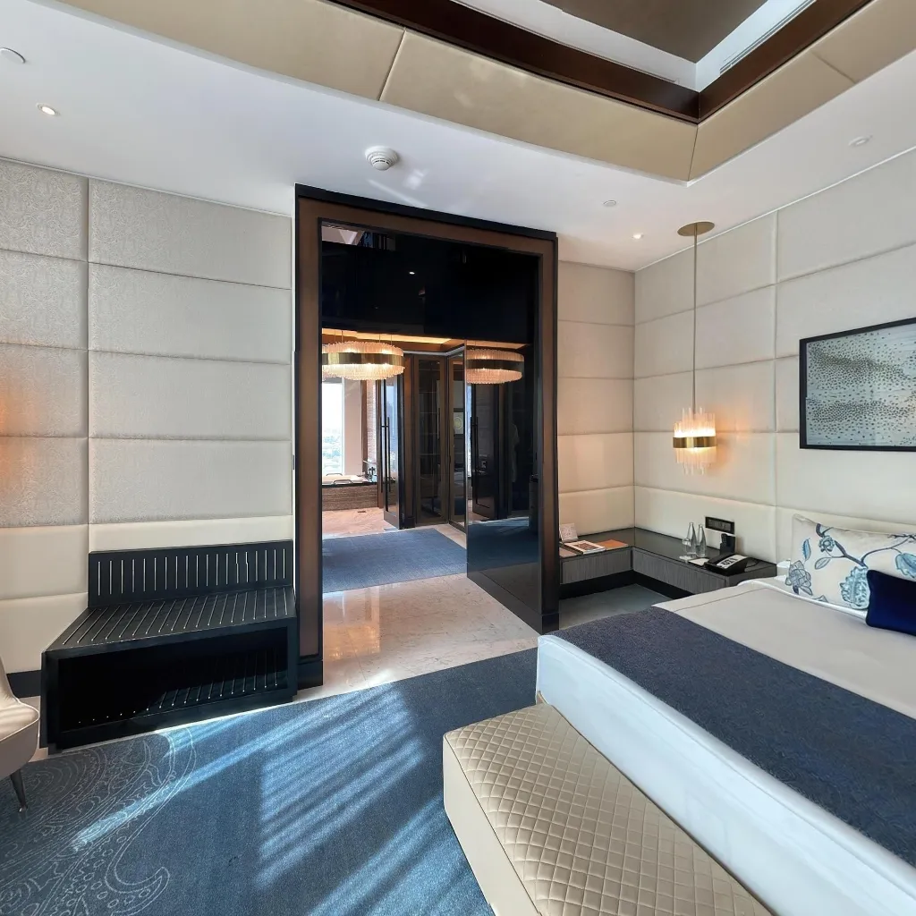 Immersive virtual tours of popular locations