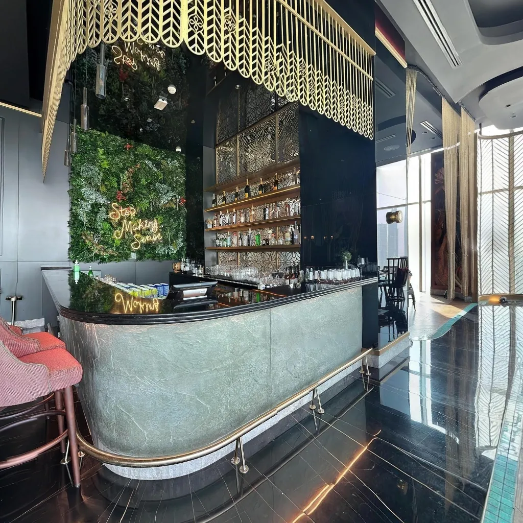 Immersive virtual tours of popular locations