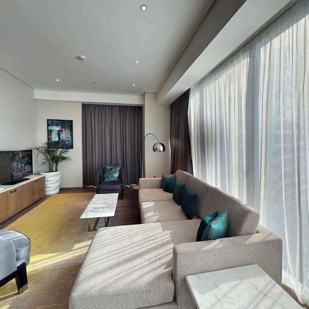 Immersive virtual tours of popular locations