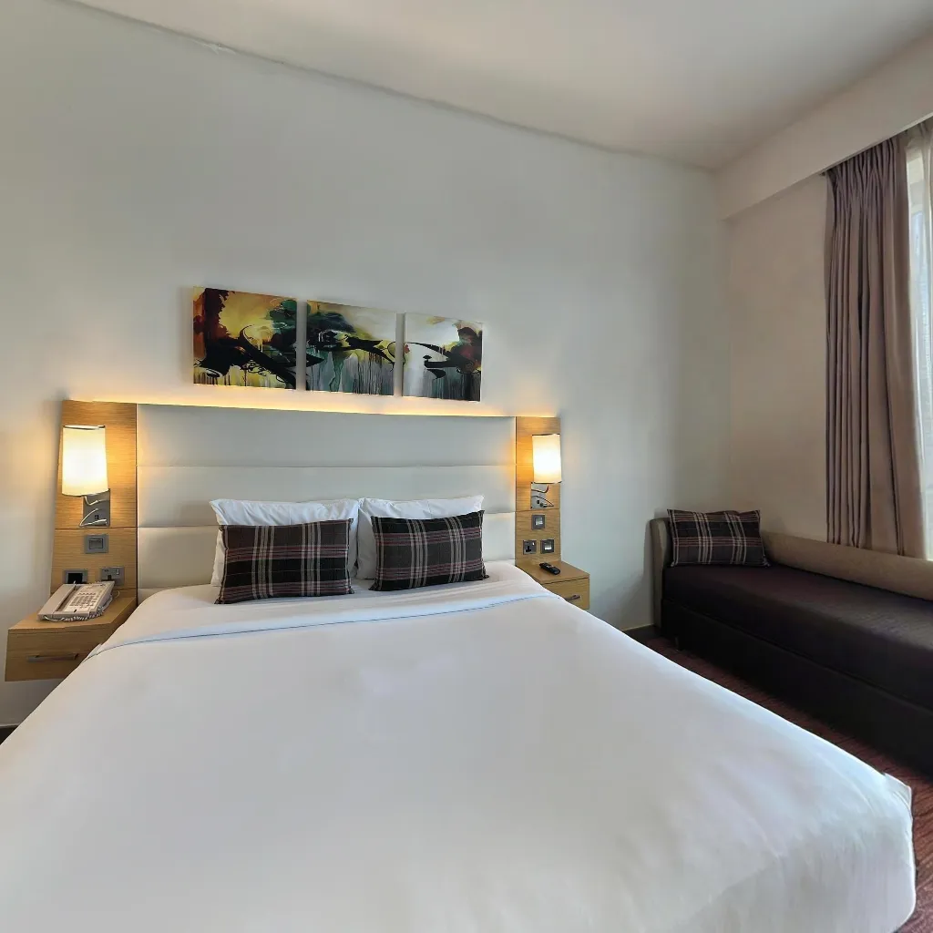 Immersive virtual tours of popular locations