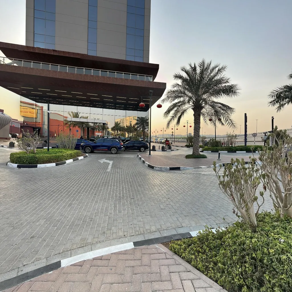 Immersive virtual tours of popular locations