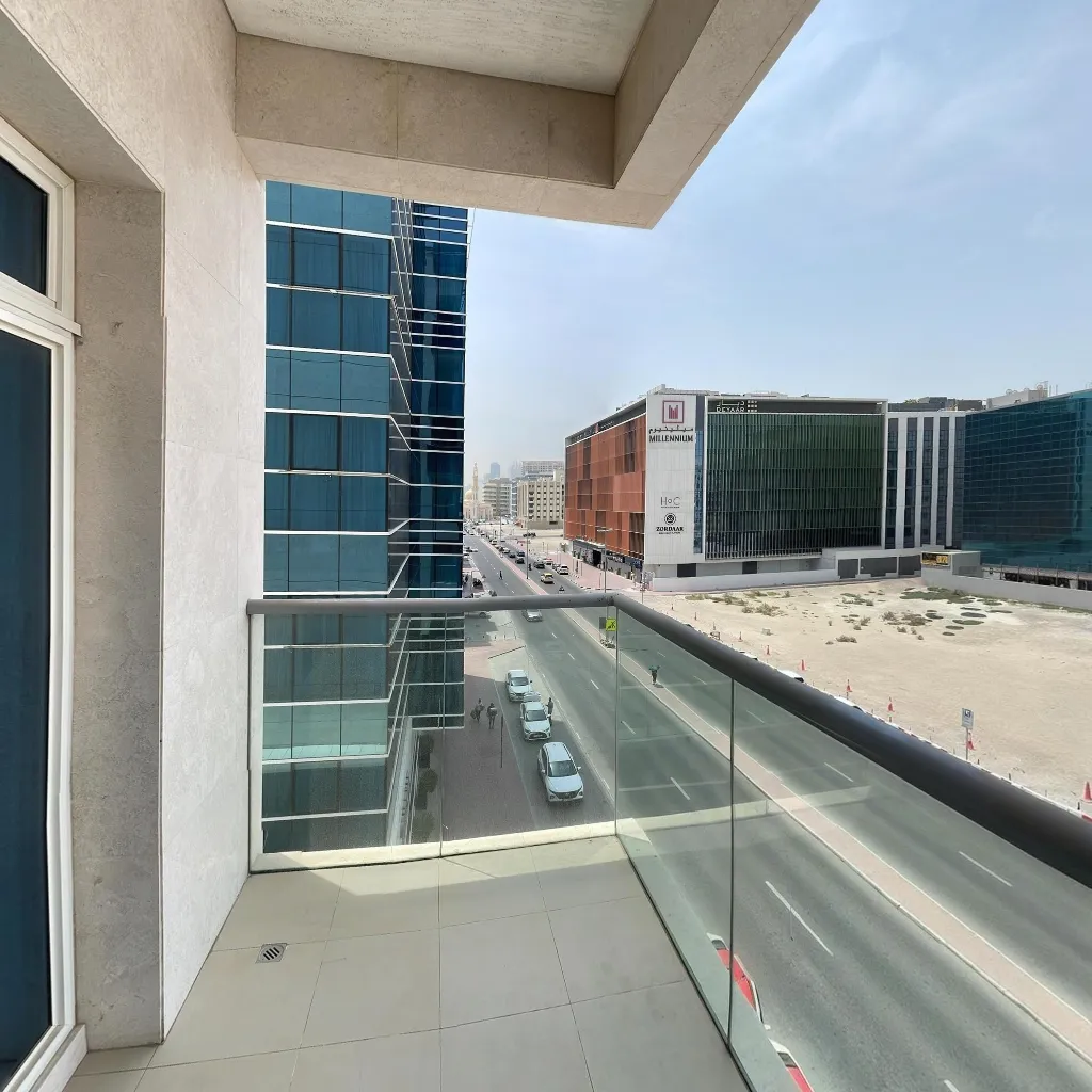 Immersive virtual tours of popular locations