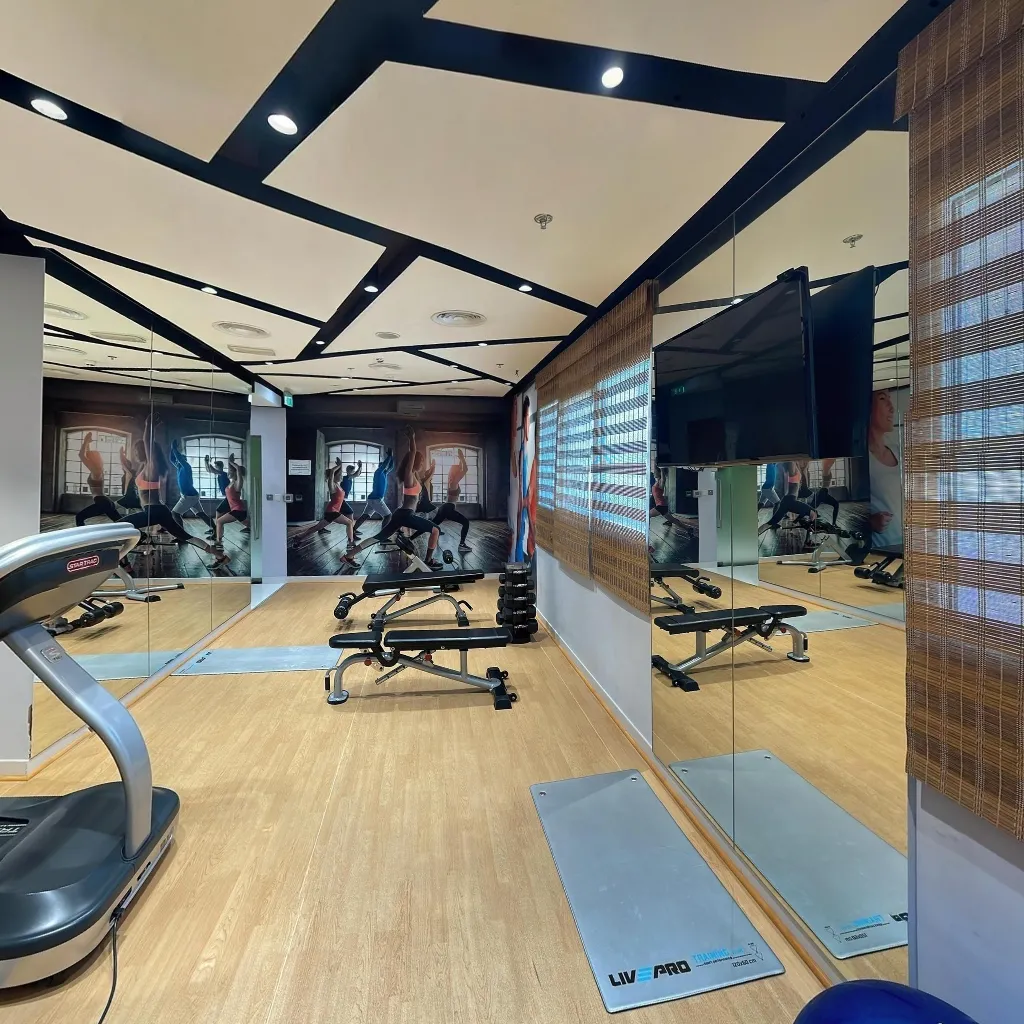Immersive virtual tours of popular locations