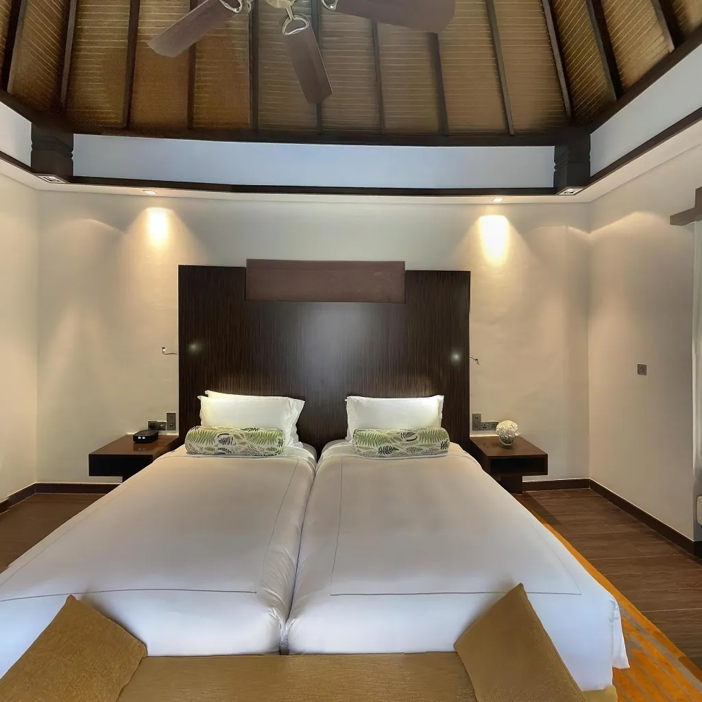 Immersive virtual tours of popular locations