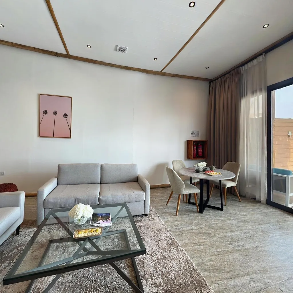 Immersive virtual tours of popular locations