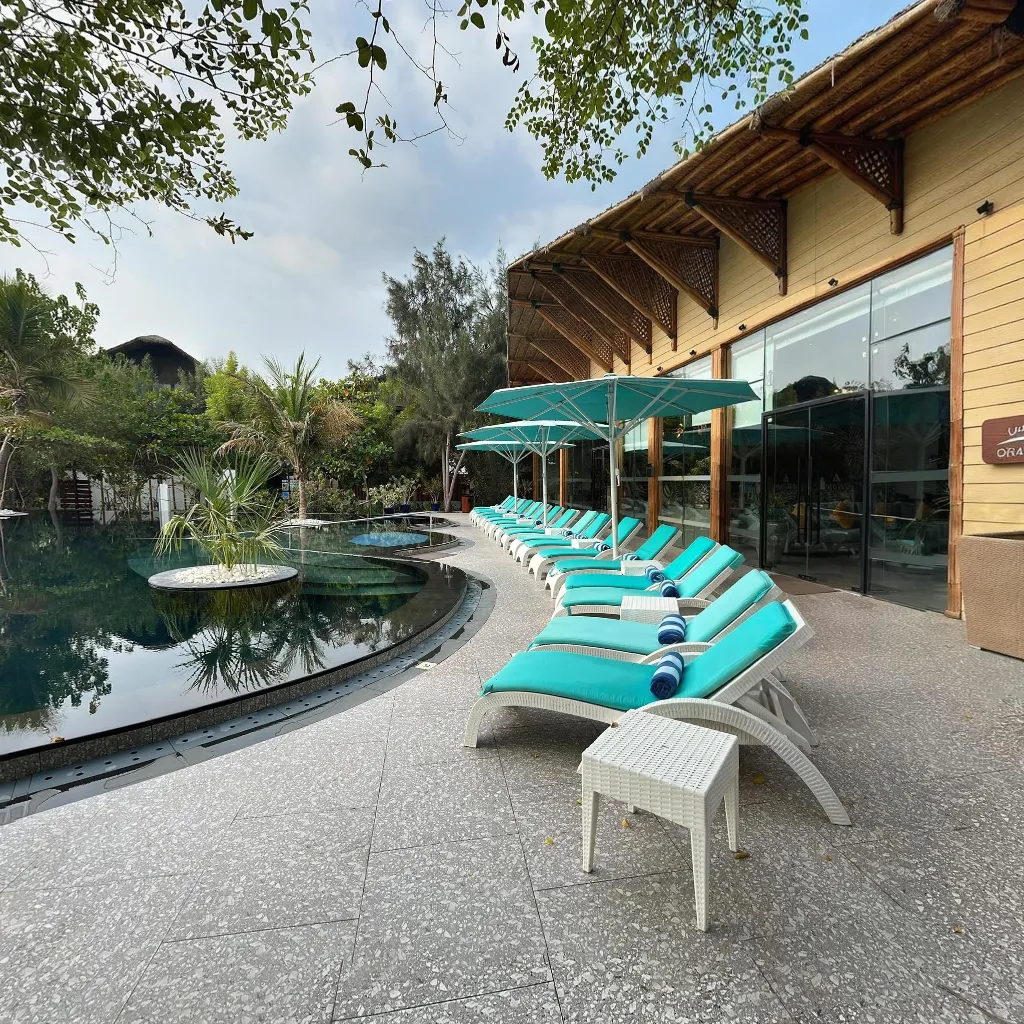 Immersive virtual tours of popular locations