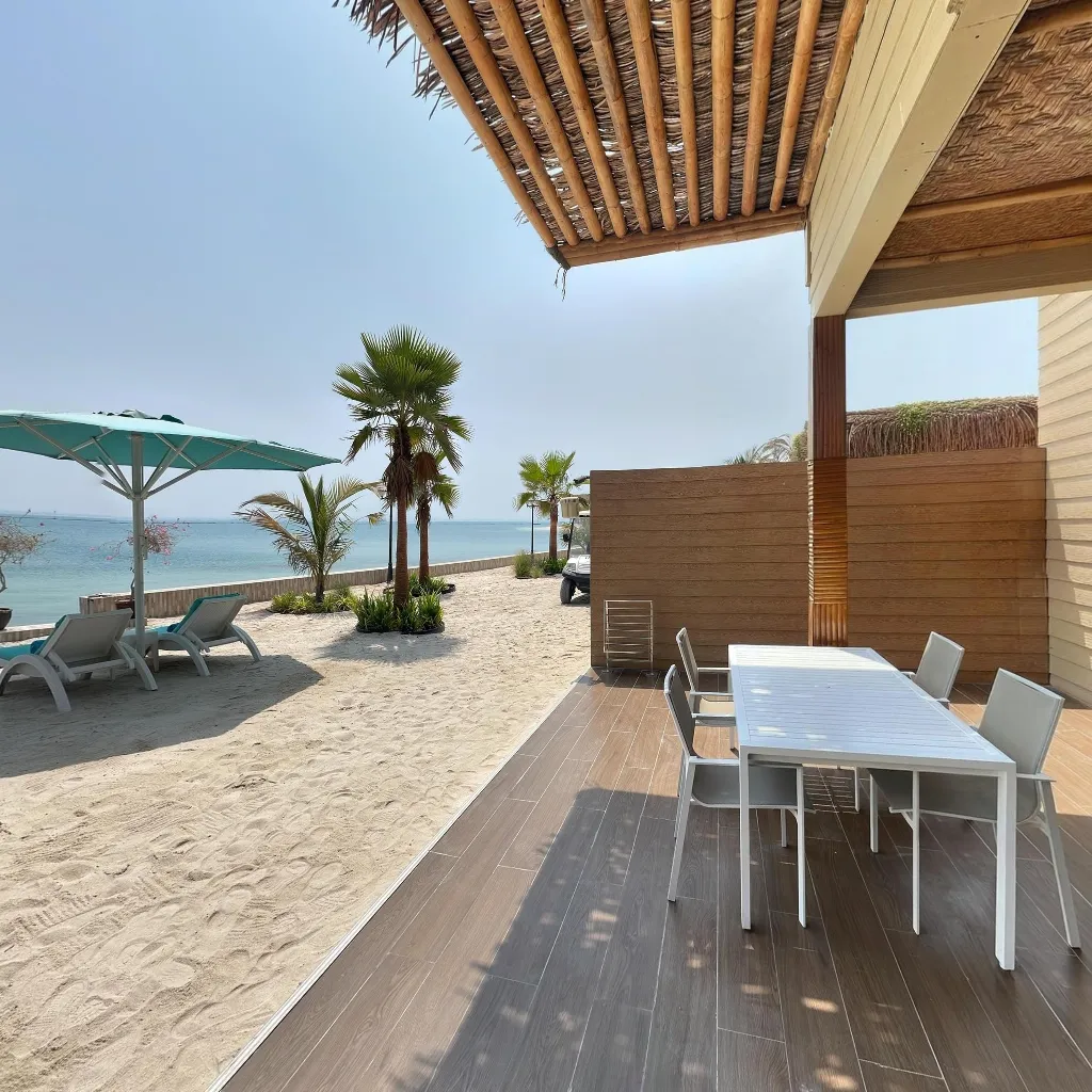 Immersive virtual tours of popular locations