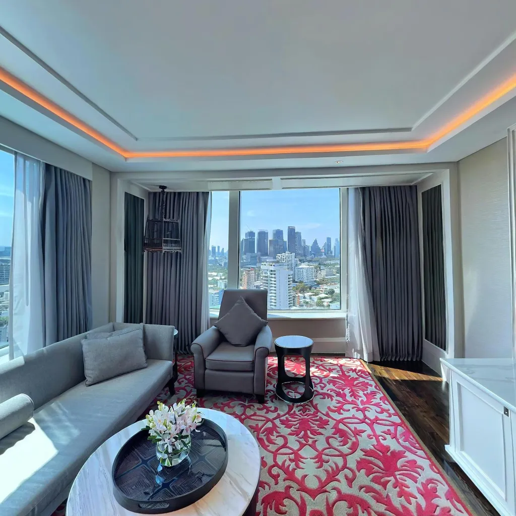 Immersive virtual tours of popular locations