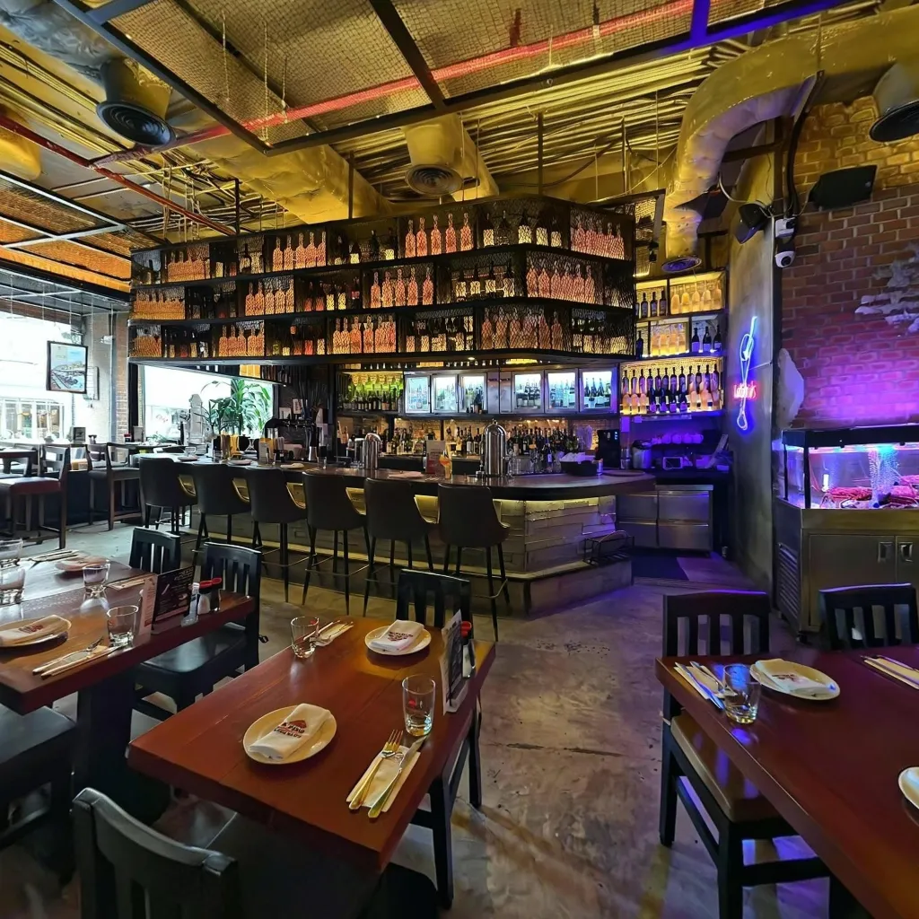 Immersive virtual tours of popular locations