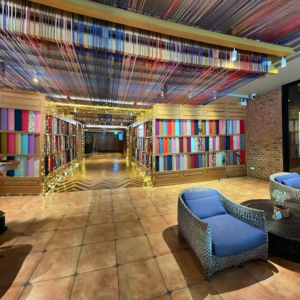 Immersive virtual tours of popular locations