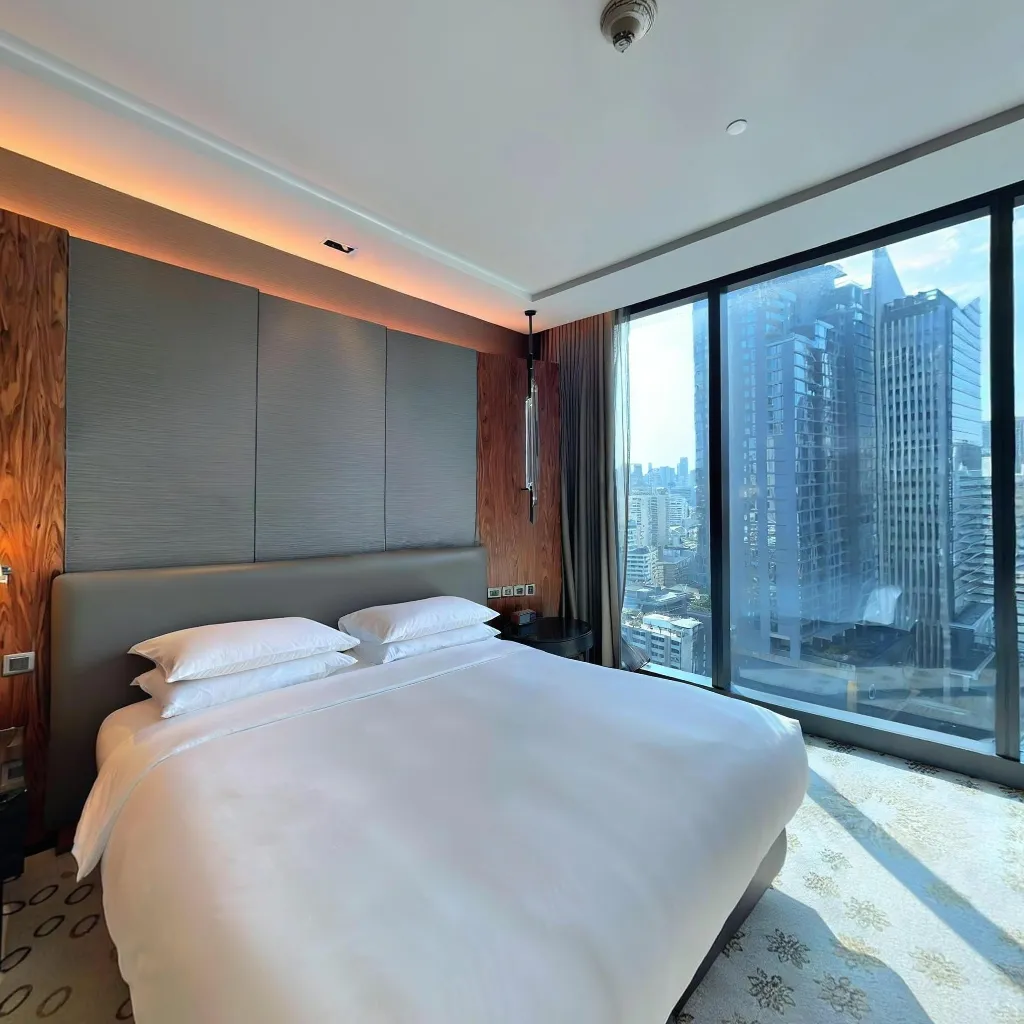 Immersive virtual tours of popular locations
