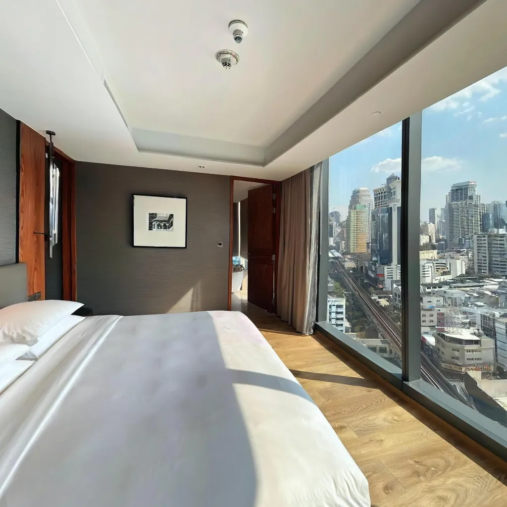 Immersive virtual tours of popular locations